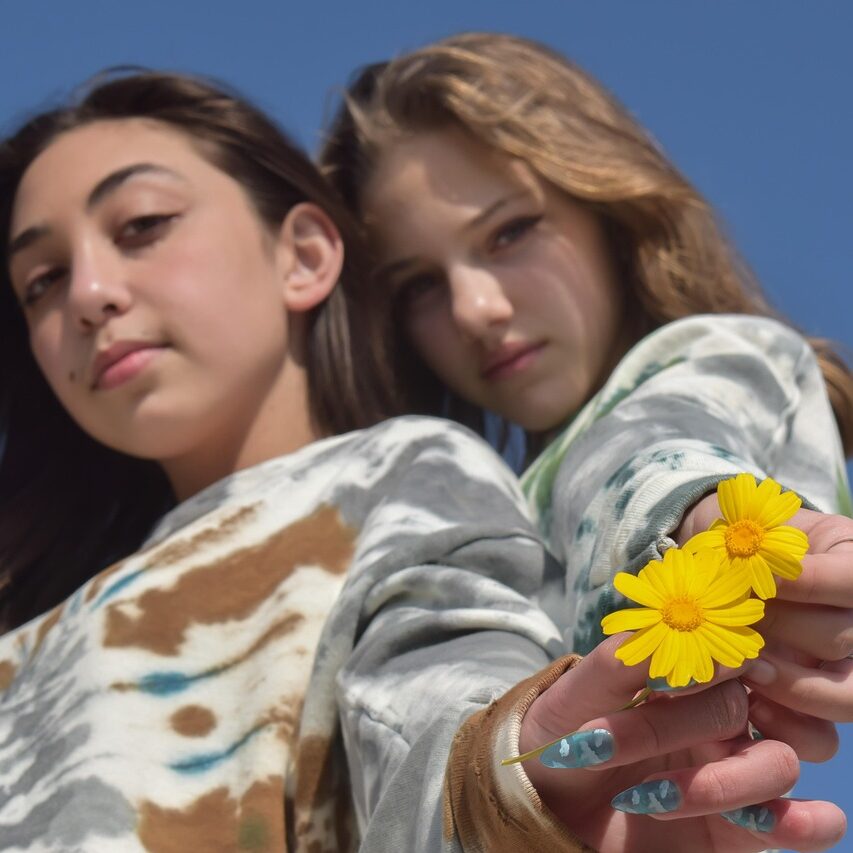girls-6060748_1280